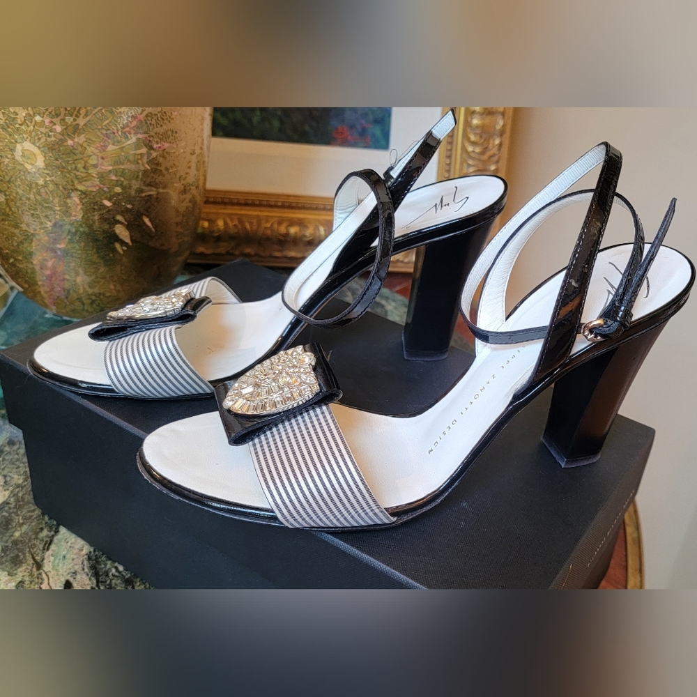 GIUSEPPE ZANOTTI BLACK PATENT LEATHER CRYSTAL HIGH HEEL BLOCK SANDALS 9.5